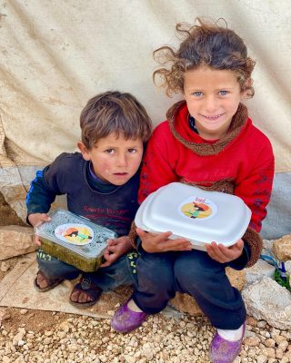 🔴 En direct de Syrie ou du simple riz est une denrée de luxe pour les familles de réfugiés !

Chaque soir, vos dons permettent de distribuer des centaines de repas chauds dans la région d’Idlib, au nord-ouest du pays

La Bourse aux iftars continue 🧡
Lien en bio pour soutenir ce magnifique projet

On est ensemble la #SeedFamily

#Syrie #Ramadan #Iftars #Réfugiés #Solidarité #AideAlimentaire