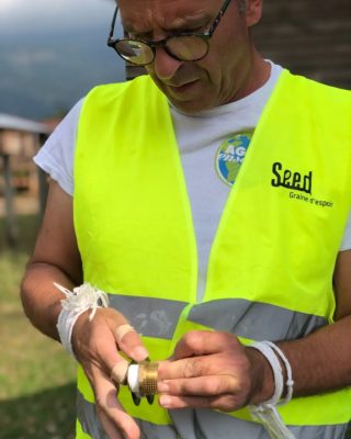 📍 Laos

Tadam ! L’eau, c’est la vie : grâce à vos dons, les 5 fontaines Safe Water Cube sont bien arrivées et ont été bien installées 💦

Ces dispositifs uniques rendent potables toutes les eaux de surface comme les lacs, les rivières, les eaux de pluies, les eaux saumâtres, etc.

Chacun peut ainsi “purifier” 1 000 litres d’eau par heure et répondre aux besoins quotidiens de 800 et 1 000 personnes 

Fiche technique :
✅ installation dans ou aux abords des écoles 
✅ fonctionnement mobile et mécanique (pas besoin d’électricité)
✅ durée de vie illimitée tant que le système est bien entretenu
✅ sans produit chimique

Encore un beau projet signé la #SeedFamily ✊

On continue ? Retrouvez tous nos projets en bio

#Eau #Autosuffisance #Laos #Asie #Santé #Villages #EauPotable #SafeWaterCube